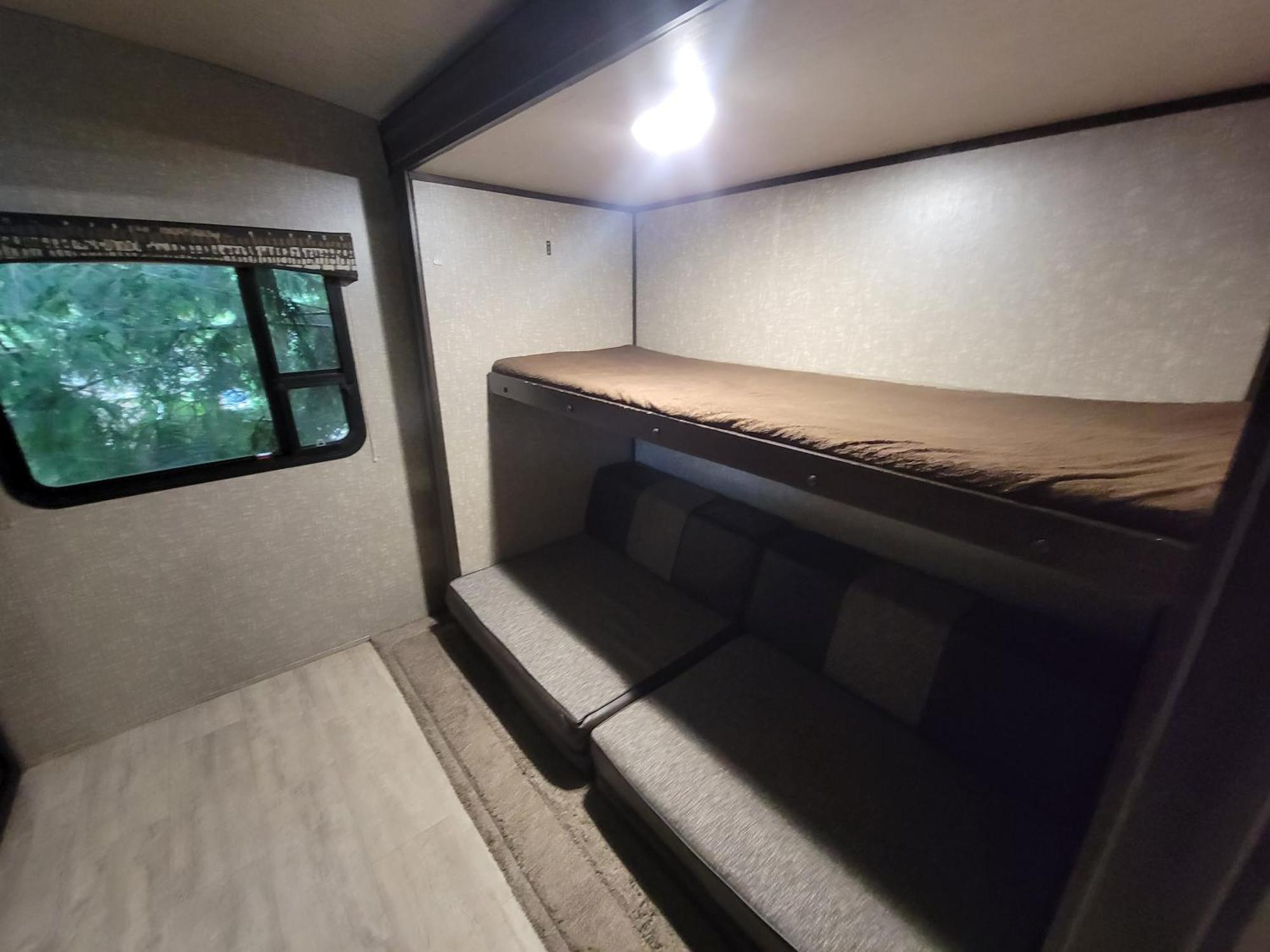 Noah'S Ark Campground Revelstoke Exterior photo